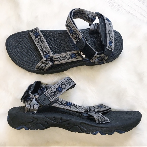 shoes like tevas
